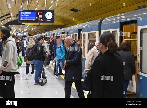 blowjob im zug|Riskanter öffentlicher Zug bj schlucken & schlucken